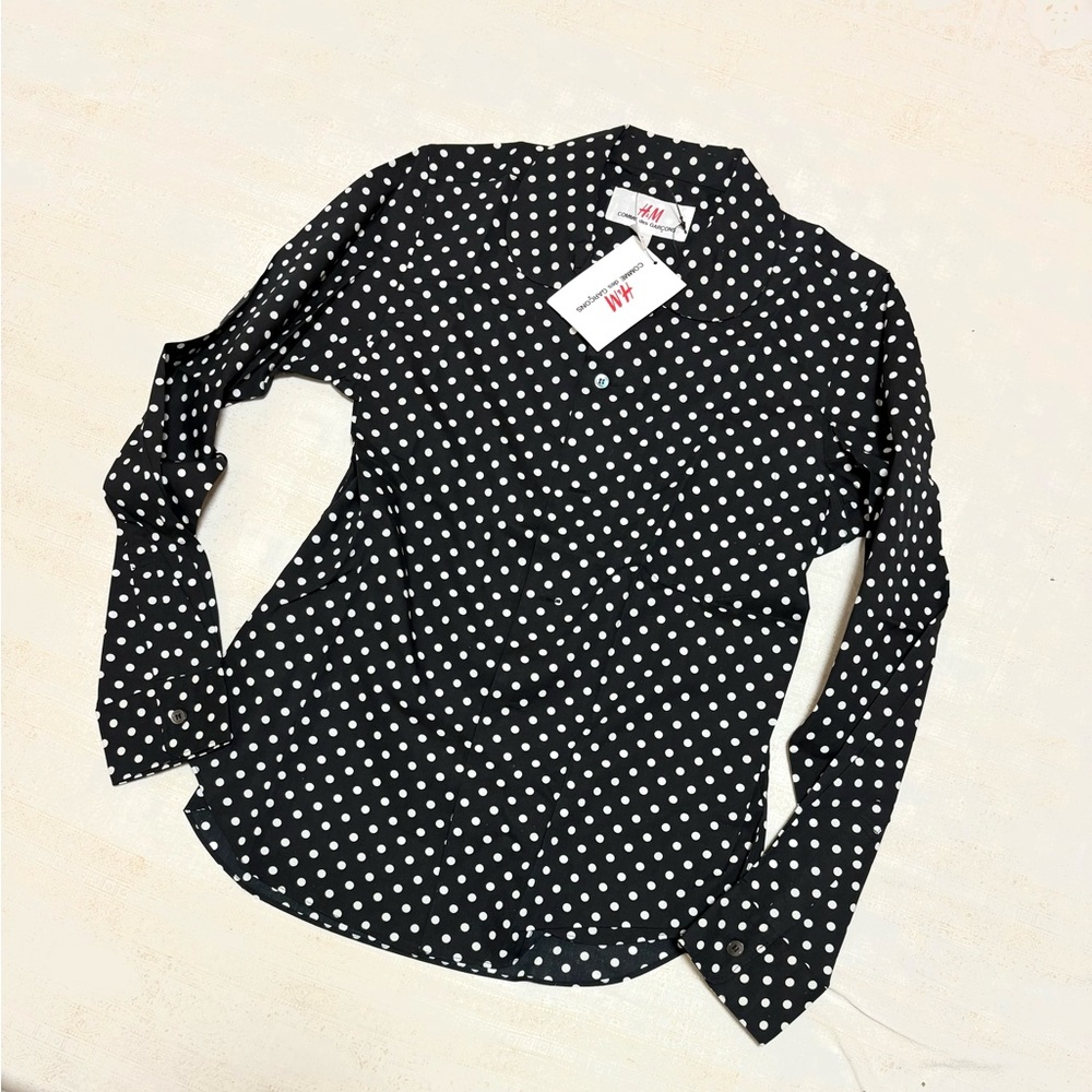 Brand new with tag. H&M with COMME des GARÇONS Polka Dot Button Down Shirt.